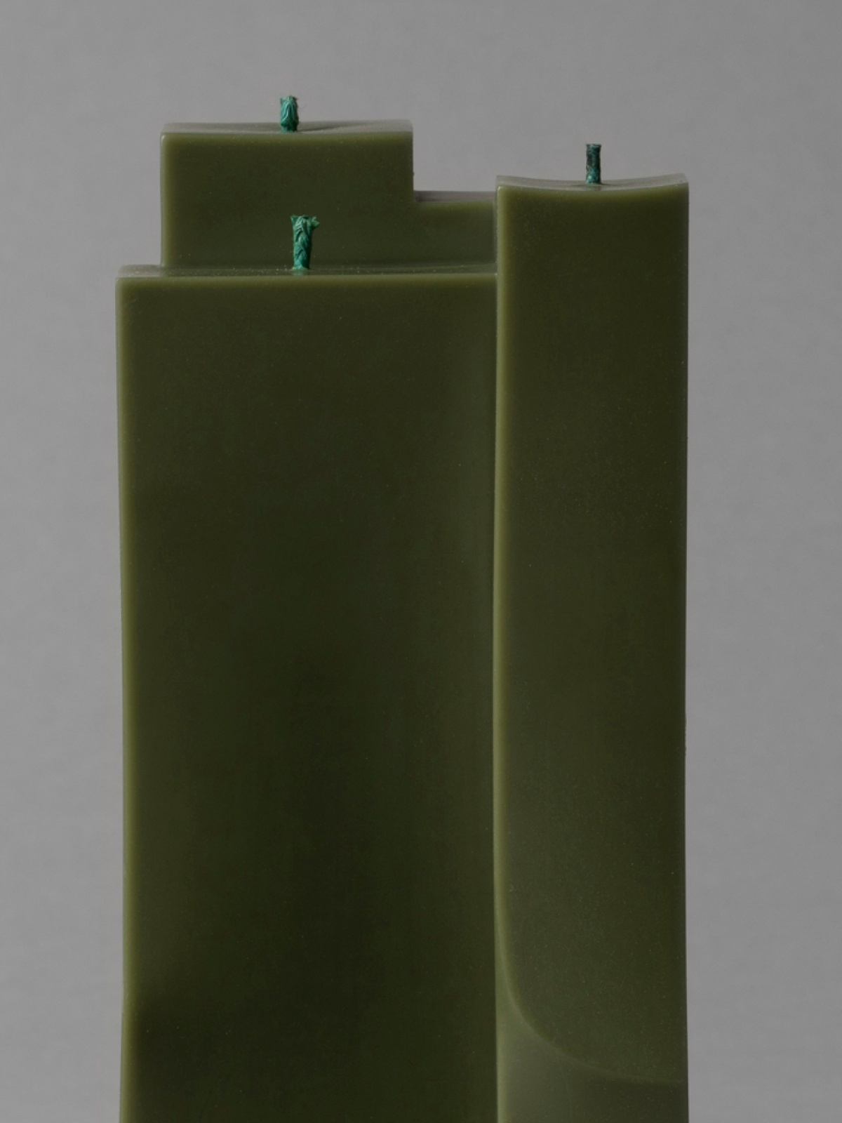 SOAPMAN Vertical Bar Sculpture Candle - Wild Growth of Grass - Olive Green