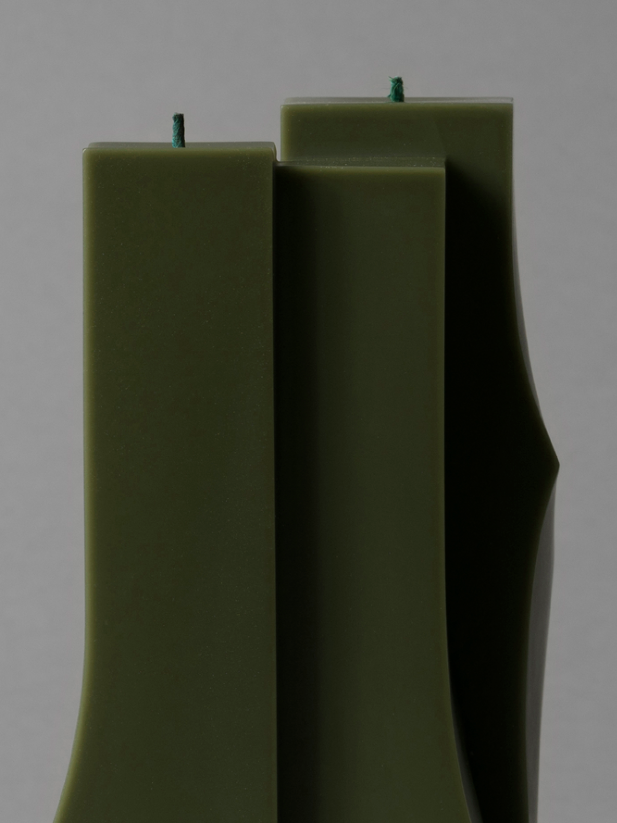 SOAPMAN Vertical Bar Sculpture Candle - Wild Growth of Grass - Olive Green