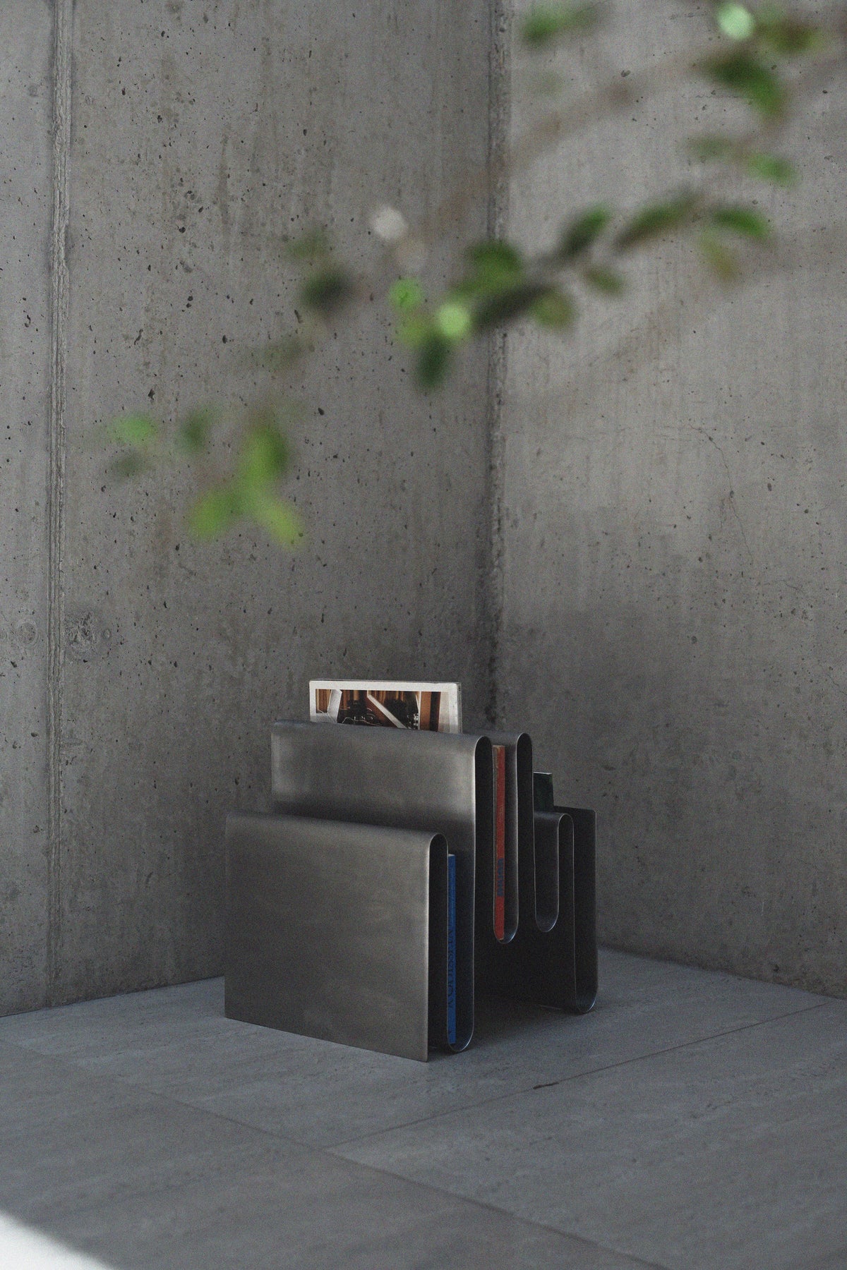 R001-01 Magazine Holder