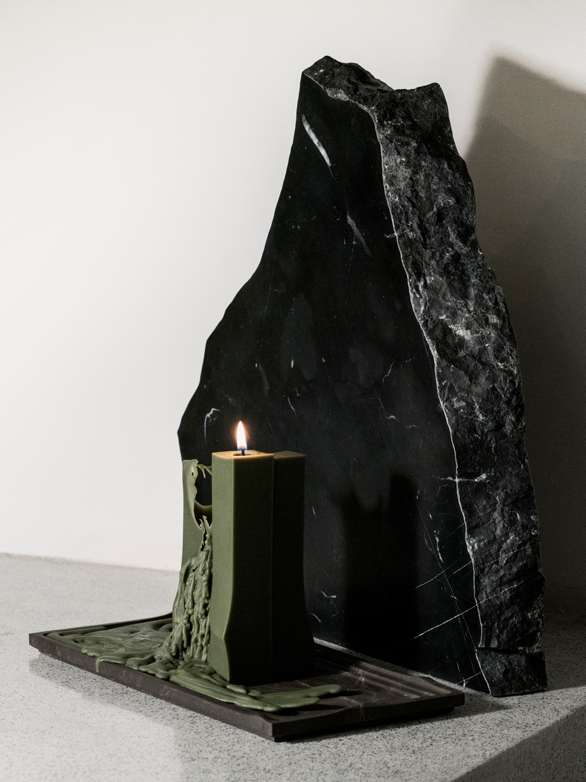 SOAPMAN Vertical Bar Sculpture Candle - Wild Growth of Grass - Olive Green