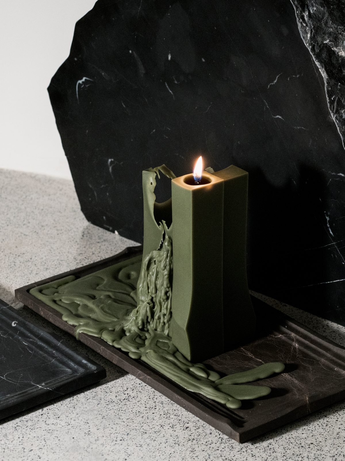 SOAPMAN Vertical Bar Sculpture Candle - Wild Growth of Grass - Olive Green